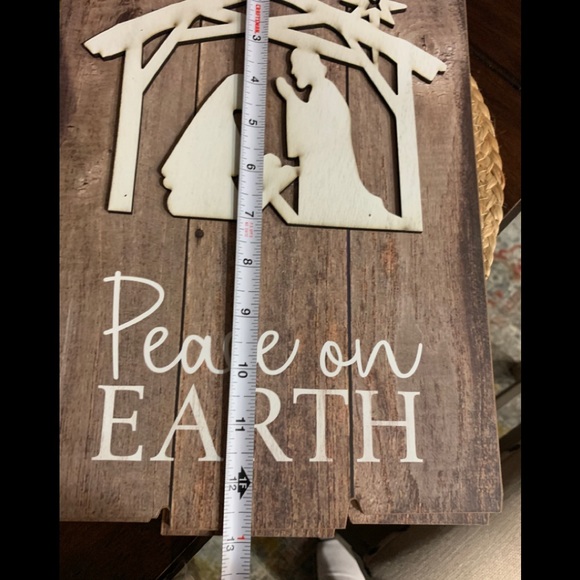 “Peace on Earth” Nativity Sign - Picture 3 of 4